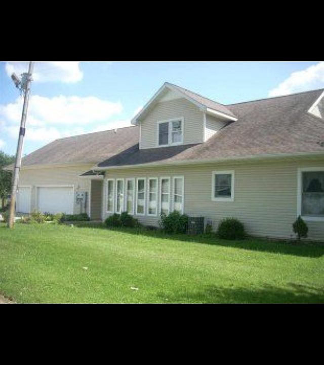 2nd image of 5787 Forest First St