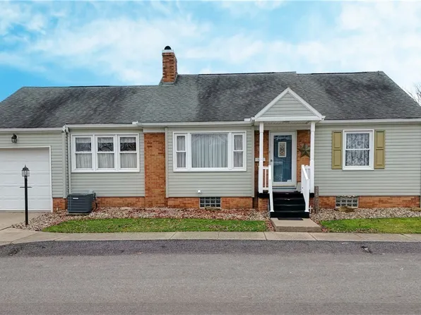 303 Walnut St, Uhrichsville, OH 44683