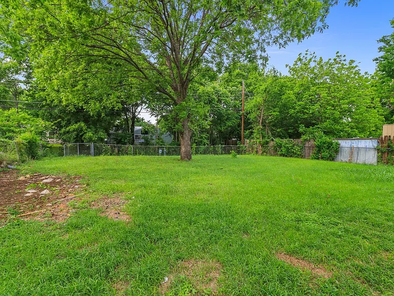 3847 Castle Hills Dr — Photo 13