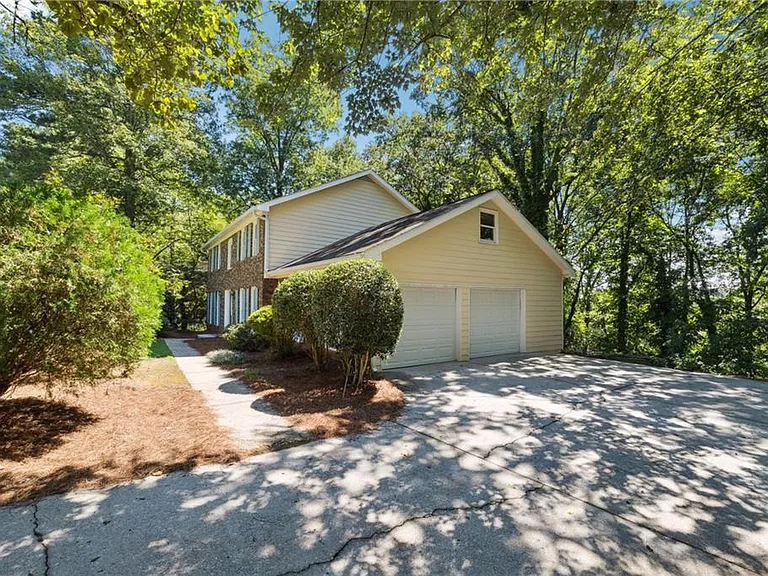 3761 Ridge Rd SE — Photo 2