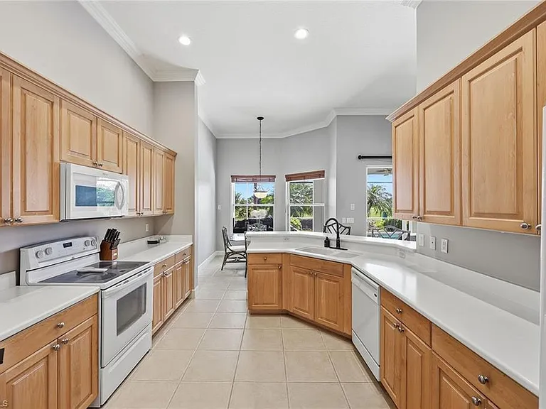 9024 Maverick Ct — Photo 15