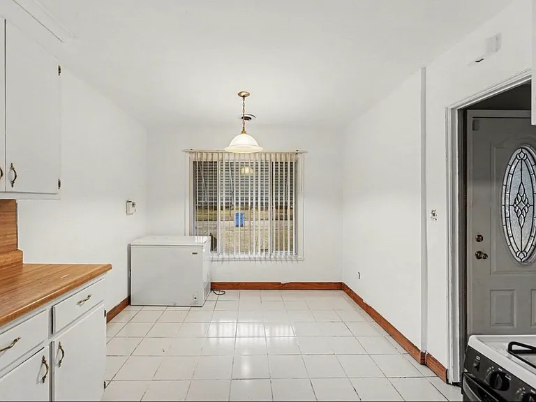 6822 N Lafayette St — Photo 7