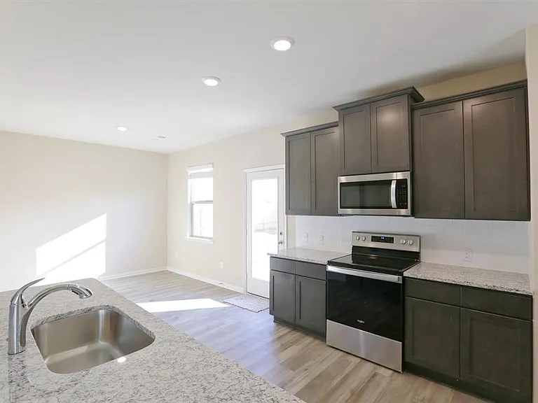 316 Sweet Pea Ln — Photo 3