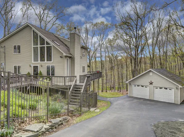 111 Maple Ct, Hawley, PA 18428