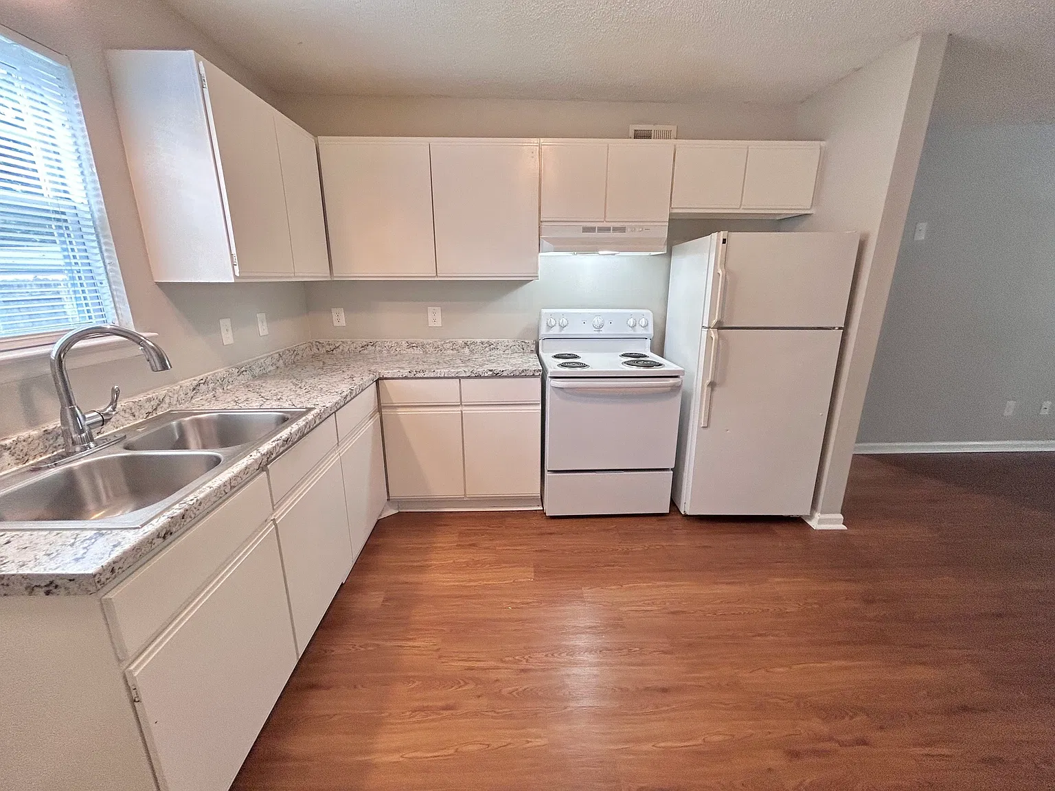 2 bed, 750 sqft, $995 — Photo 4