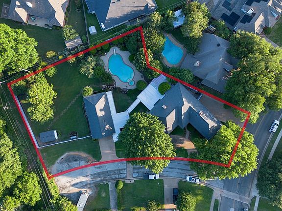 2nd image of 2610 Pinevalley Dr