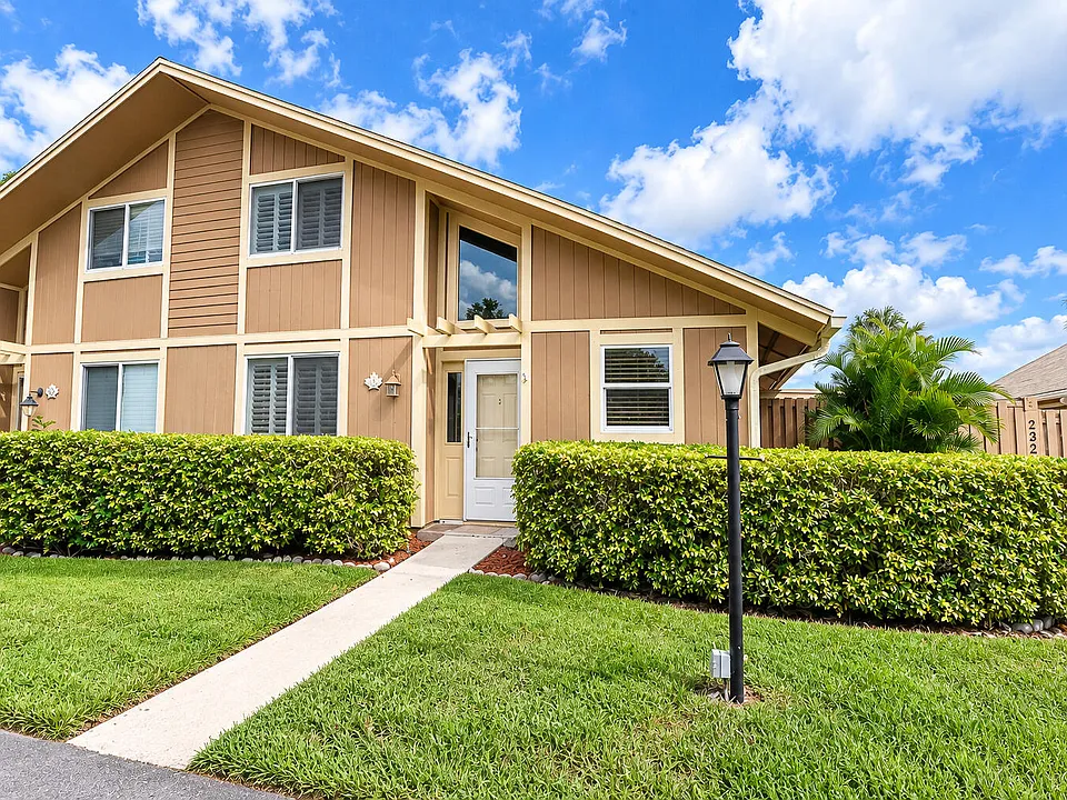 232 Maplecrest Cir