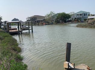 352 E Sagebrush St, Rockport, TX 78382