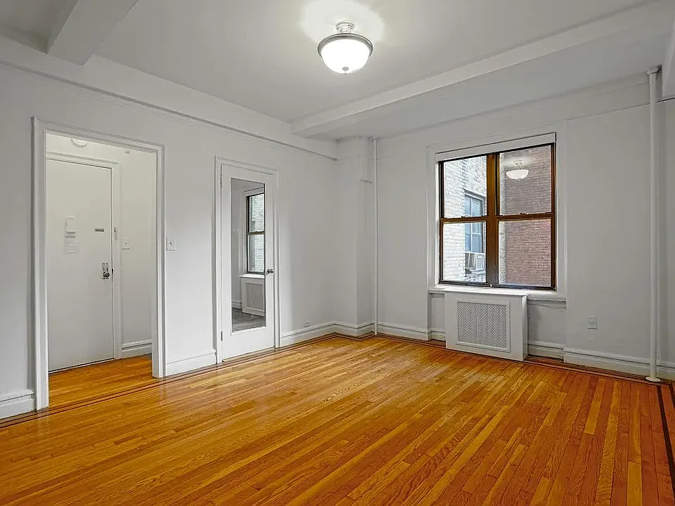 208 W 23rd St #1408