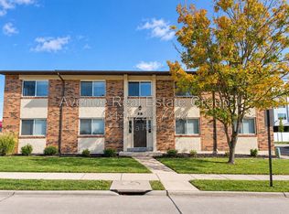 21 Pretoria Dr APT C, Ballwin, MO 63021