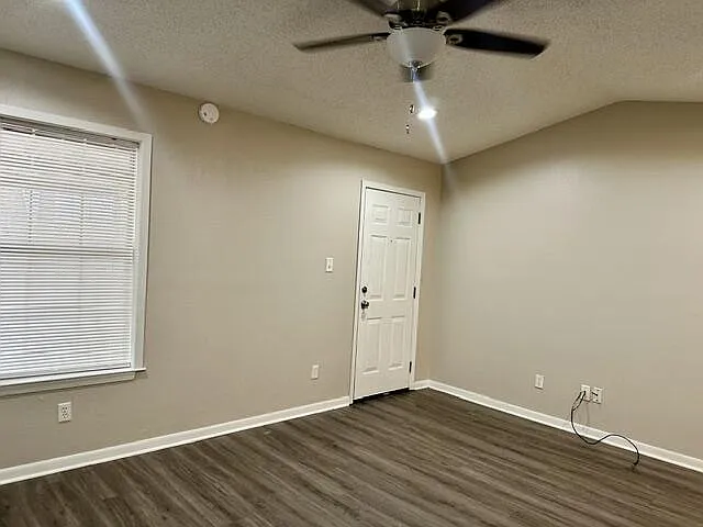 2 bed, 2.0 bath, 1100 sqft, $1,300 — Photo 4