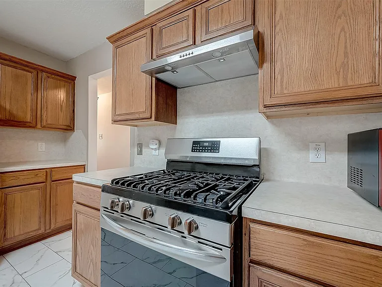 10902 Primrose Acres Ln — Photo 12