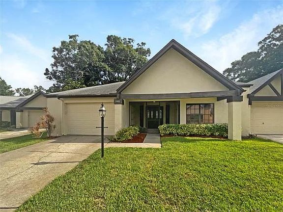 3rd image of 949 Rosewood Ln