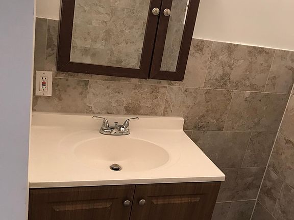 5th image of 325 SE 10th Ave APT 10