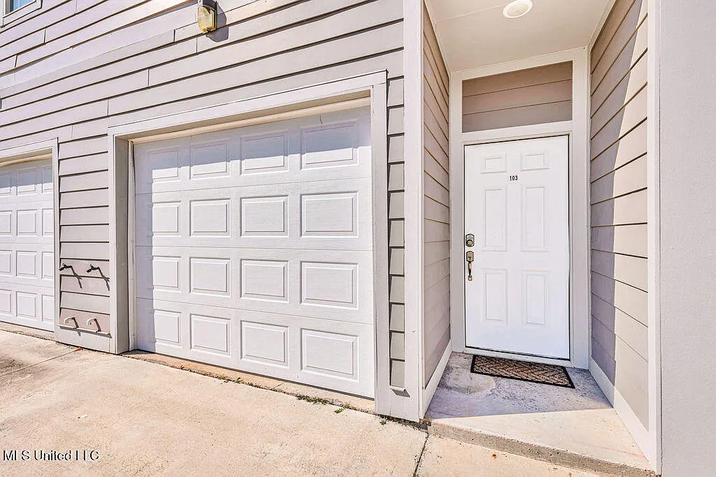 2 bed, 2.5 bath, 1500 sqft, $2,970 — Photo 1