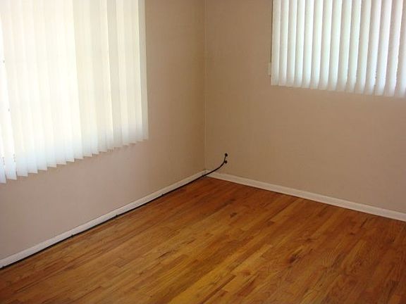 5th image of 8102 Milna Ave