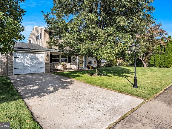 4th image of 1053 Swarthmore Rd