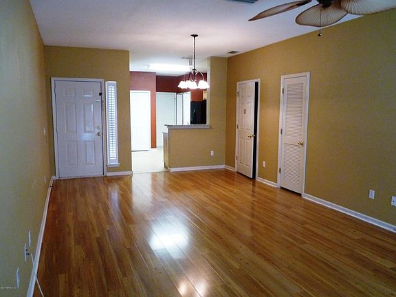 3rd image of 881 Southern Creek Dr