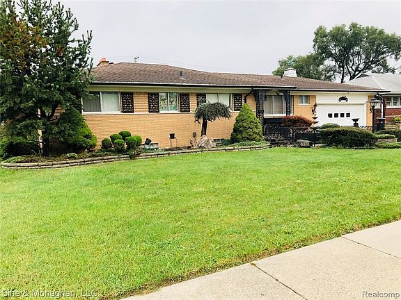 4th image of 22457 Petersburg Ave