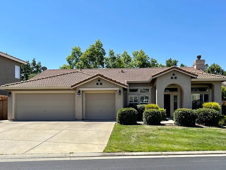 7504 Callaway Dr — Photo 1