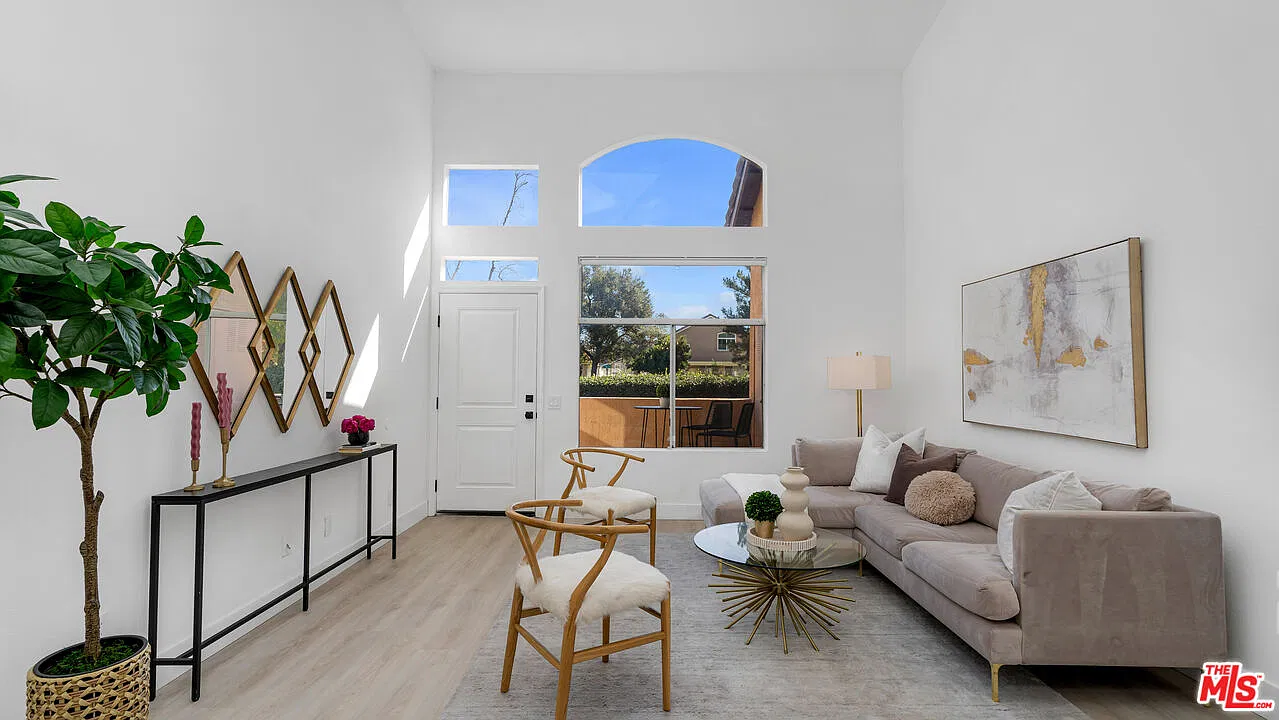 1 bed, 1.0 bath, 936 sqft, $3,270 — Photo 3