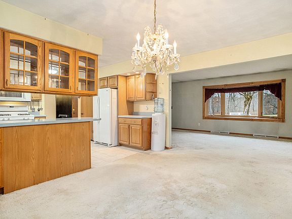 3rd image of 219 Keathley Dr