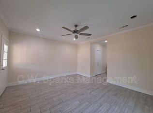 2600 Carpenter Ave, Dallas, TX 75215