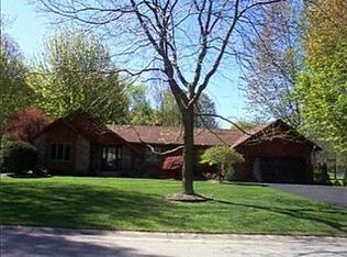 15 Woodbriar Ln, Rochester, NY 14624