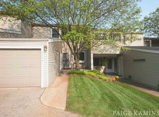 6242 Acropolis Dr SE, Grand Rapids, MI 49546
