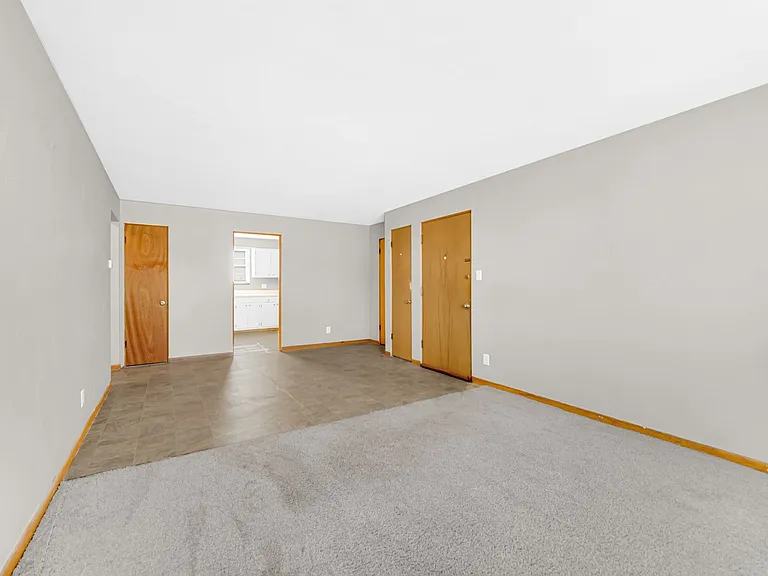 1317 Calumet Ave — Photo 6
