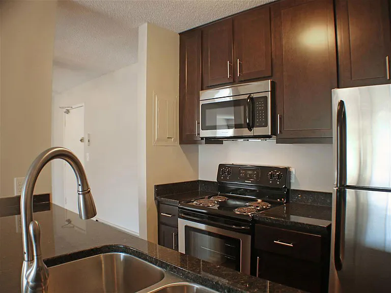 Lexington Hills Apartments — Photo 30