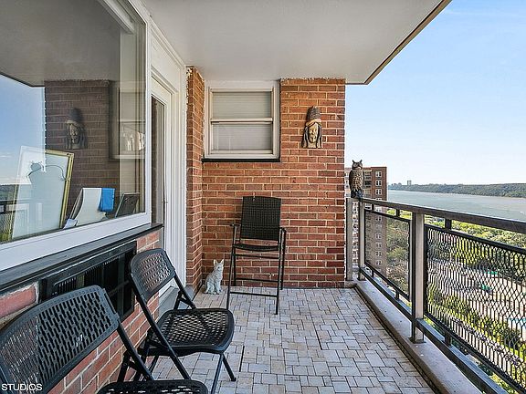 3rd image of 5800 Arlington Ave APT 19L