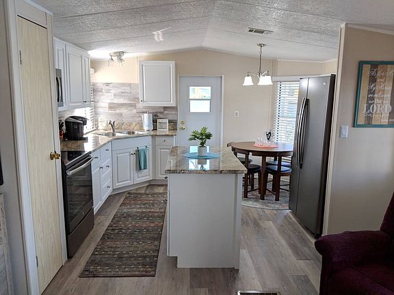 4th image of 38 Lakeview Dr