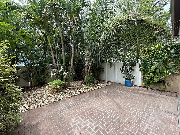 2540 W Tennessee Ave — Photo 21
