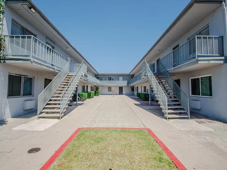 7800 Athens Circle — Photo 1