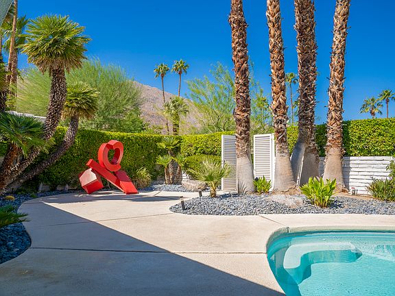 4th image of 811 E Sierra Way