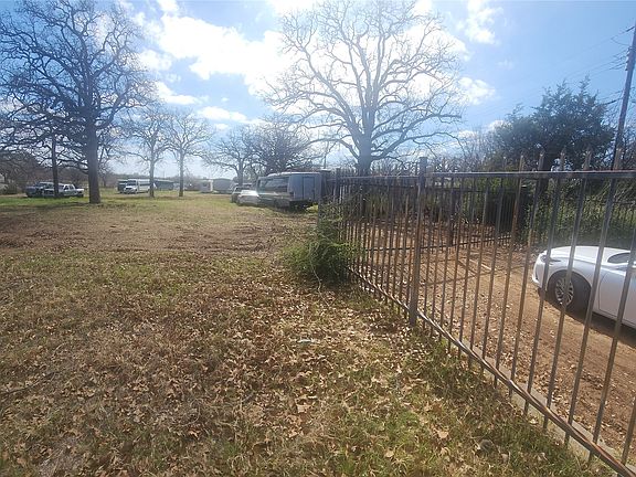 2nd image of 725 N Walton Walker Blvd