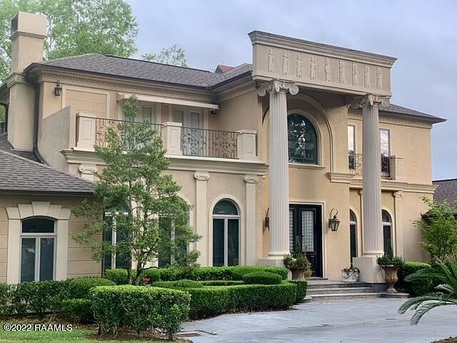 1st image of 100 S Fleur Dr