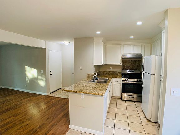 5th image of 1042 E La Habra Blvd Unit 129
