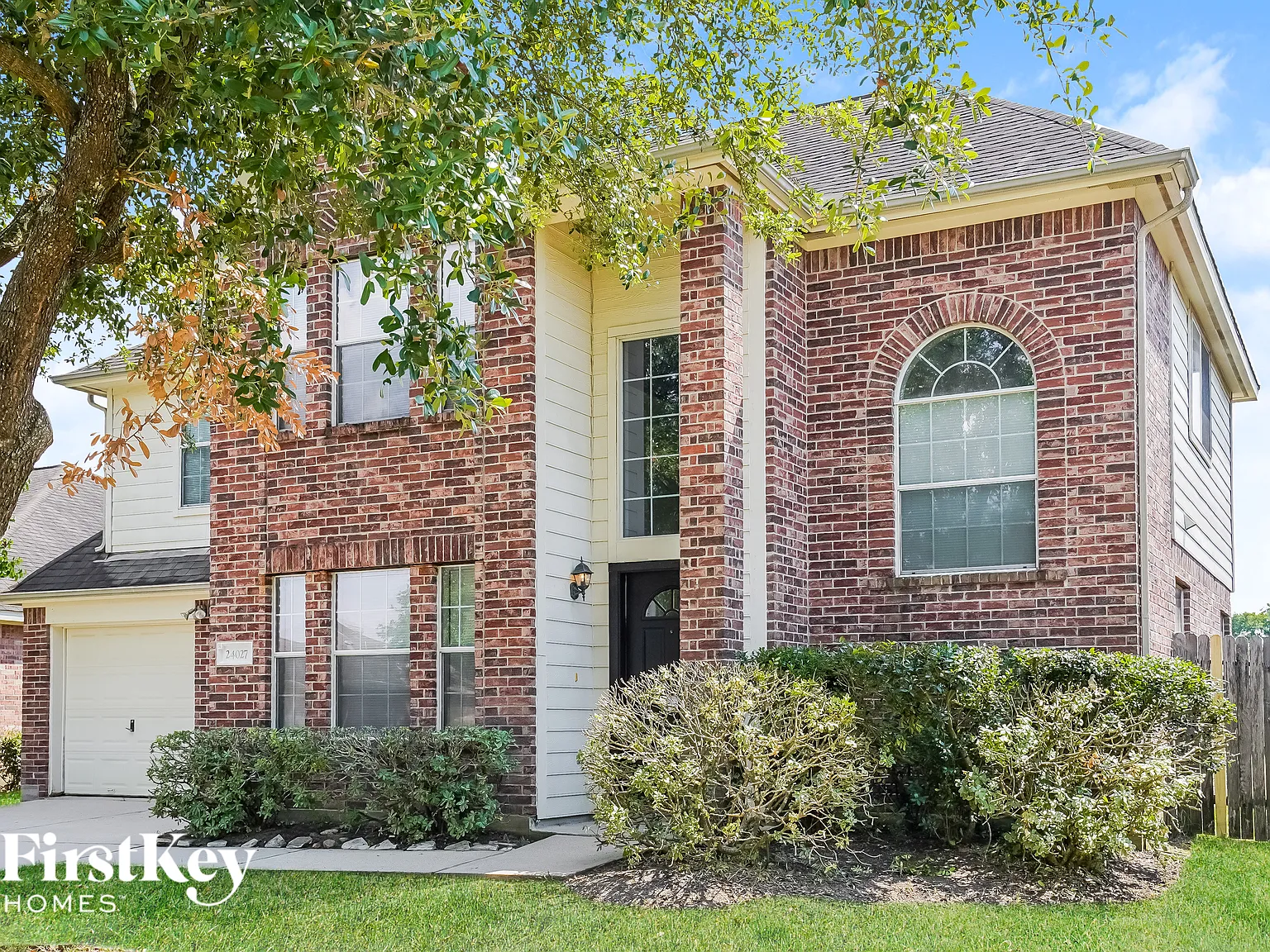 3 bed, 2.5 bath, 1839 sqft, $2,020 — Photo 2