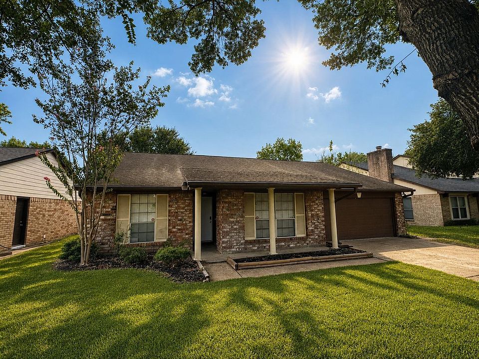 1st image of 11915 Fallbrook Dr
