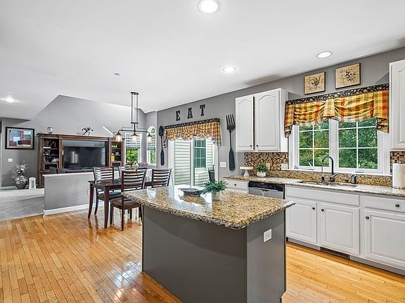 4th image of 78 Palomino Dr