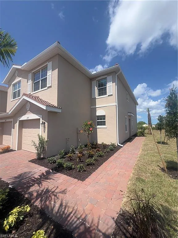3 bed, 2.5 bath, 1871 sqft, $2,150 — Photo 2