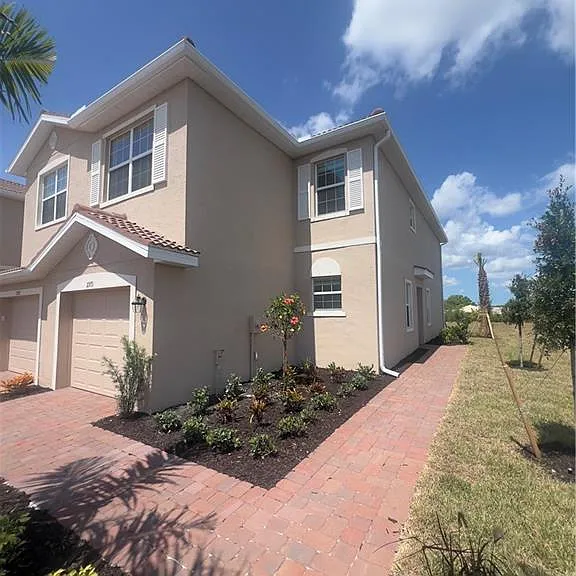 2833 Citrus St — Photo 2