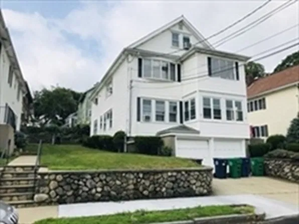 12 Rockland St #12, Newton, MA 02458