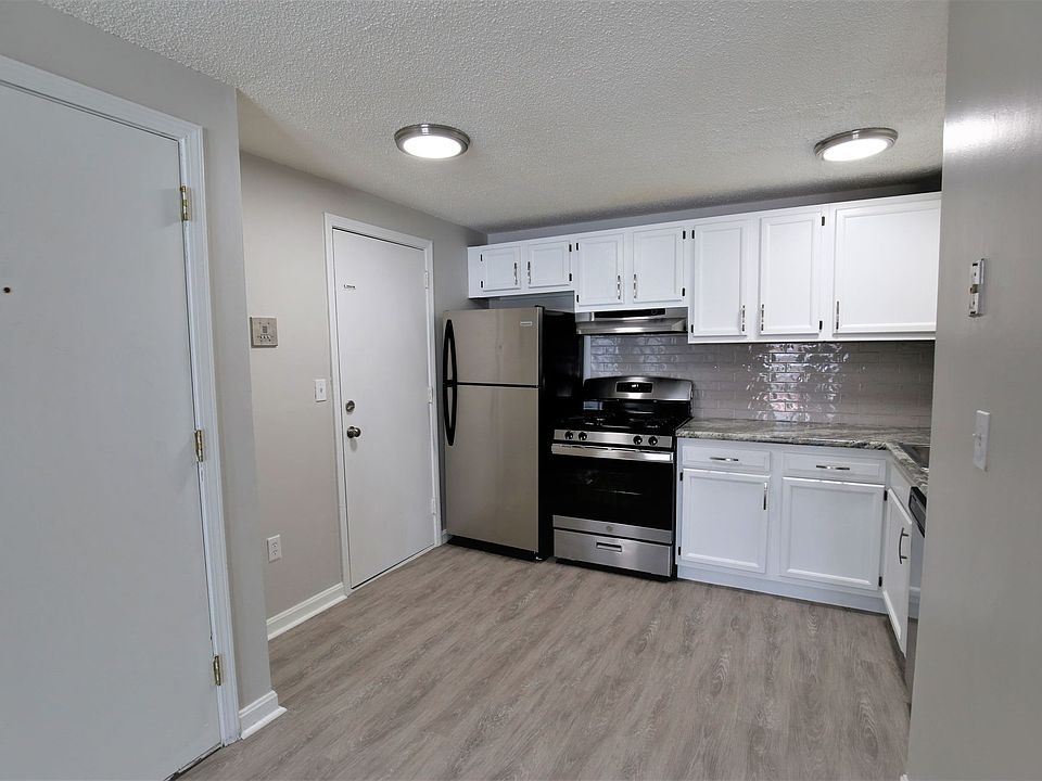 1st image of 151 Wood St #4
