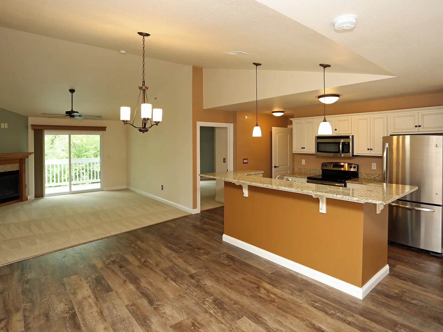 2 bed, 1368 sqft, $2,185 — Photo 2