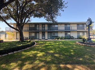 1207 W Wall St #A, Grapevine, TX 76051