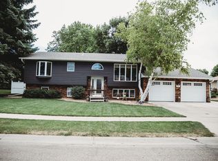 1210 Norwood Dr, Aberdeen, SD 57401