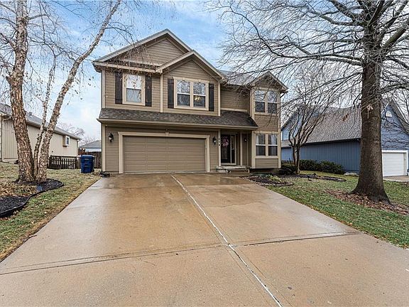 3rd image of 214 NE Paseo Pl